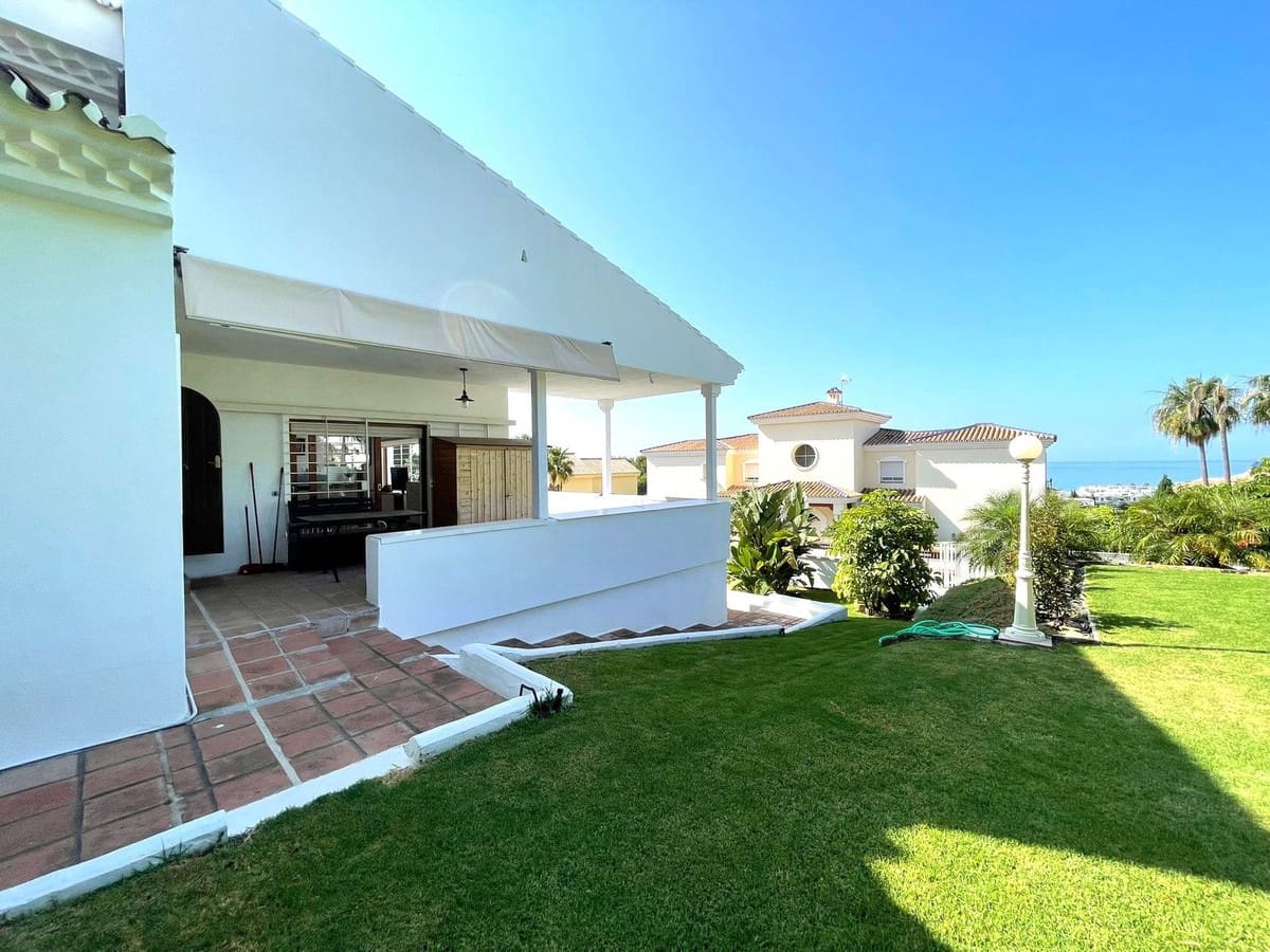 4 soveværelse Villa til salg i Estepona med garage - € 1.856.000 (Ref: 9524879)