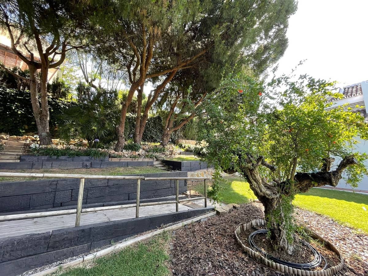 4 soveværelse Villa til salg i Estepona med garage - € 1.856.000 (Ref: 9524879)