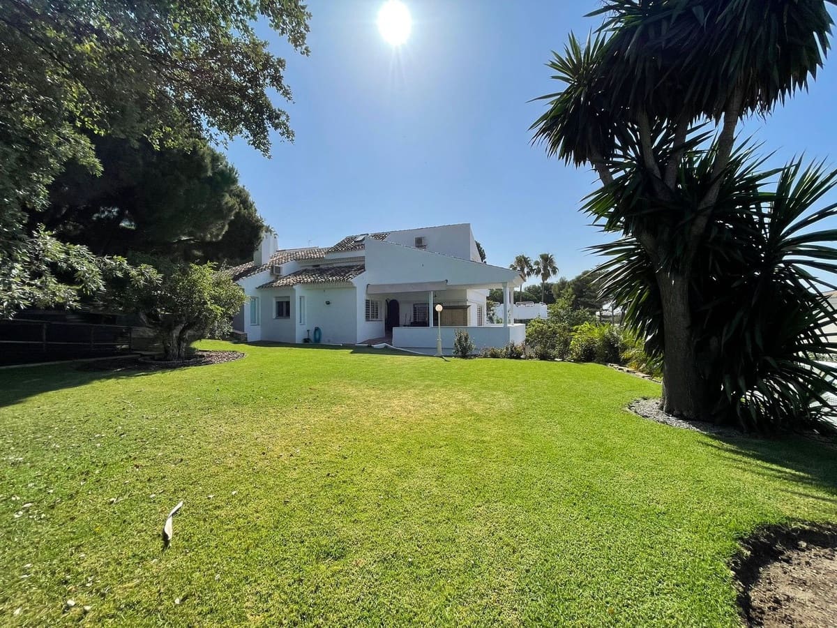 4 soveværelse Villa til salg i Estepona med garage - € 1.856.000 (Ref: 9524879)