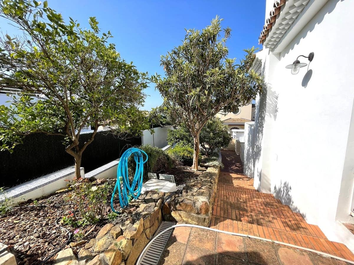 4 soveværelse Villa til salg i Estepona med garage - € 1.856.000 (Ref: 9524879)