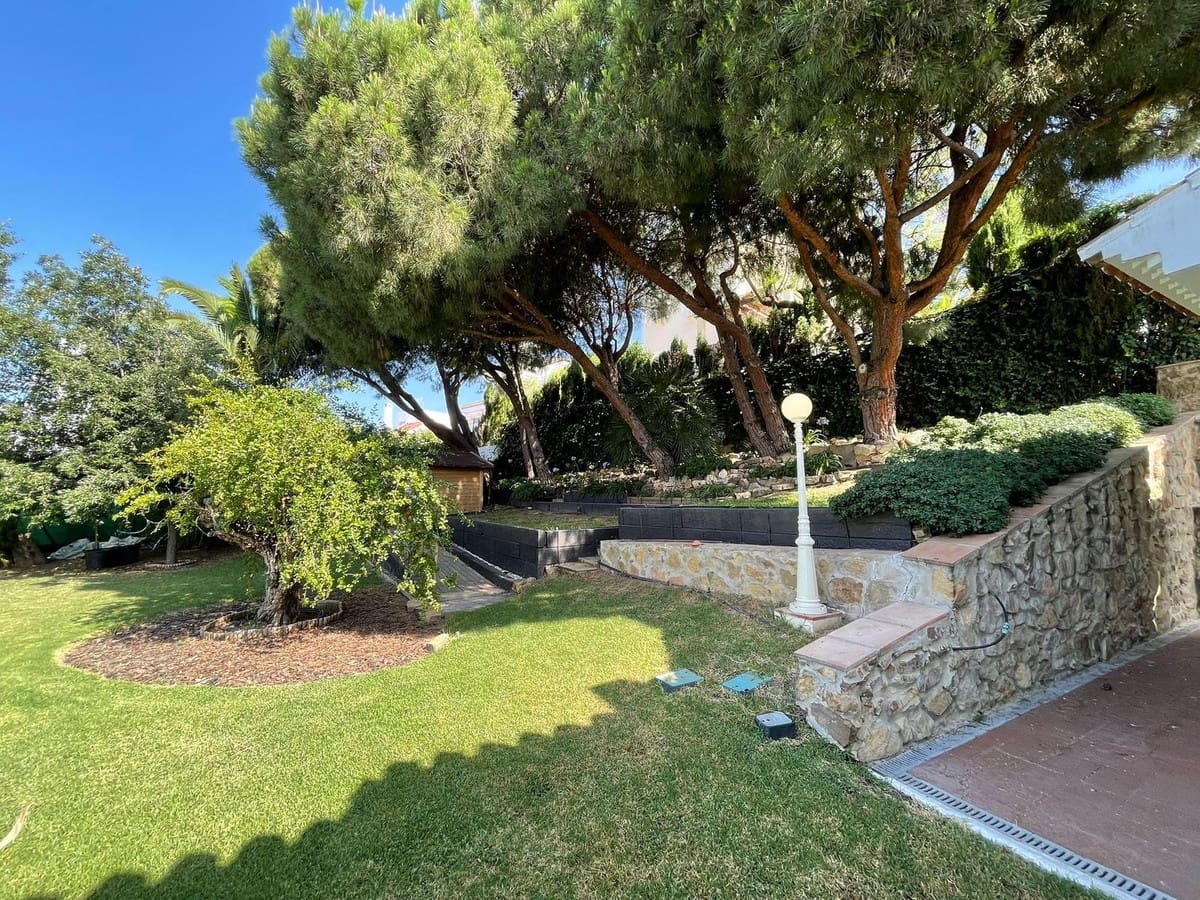 4 soveværelse Villa til salg i Estepona med garage - € 1.856.000 (Ref: 9524879)