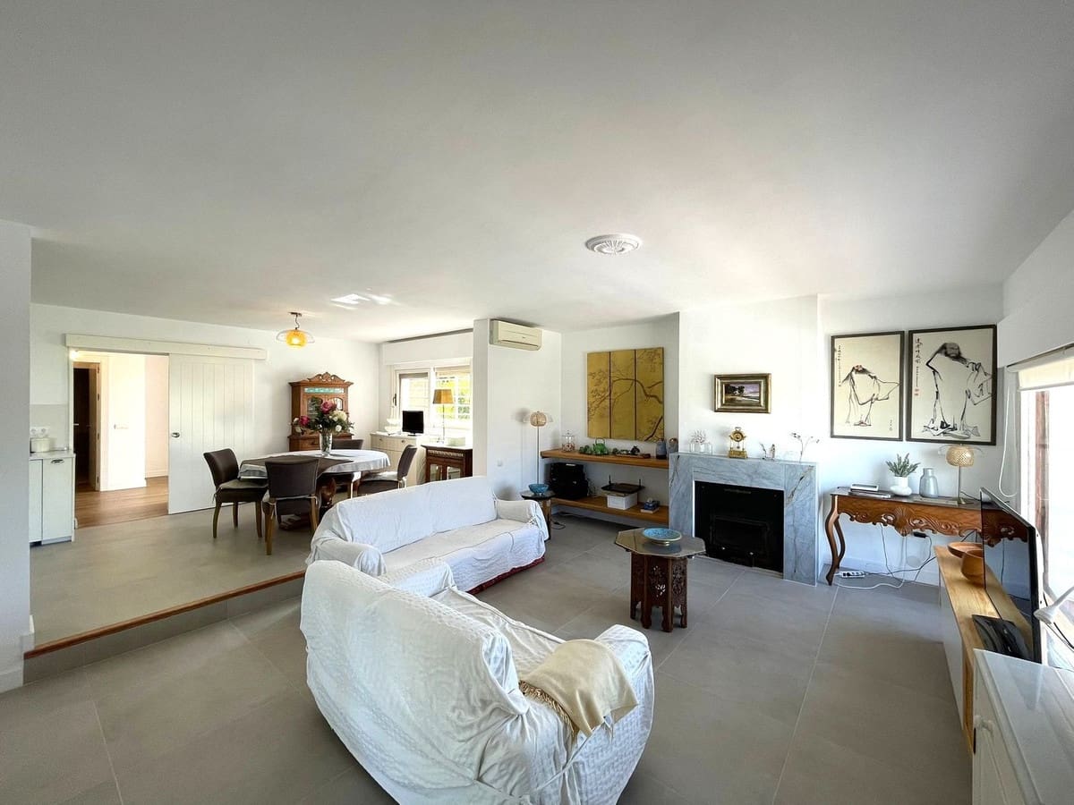 4 bedroom Villa for sale in Estepona with garage - € 1,856,000 (Ref: 9524879)