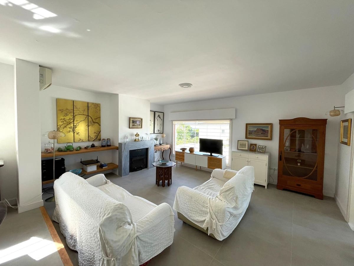 4 bedroom Villa for sale in Estepona with garage - € 1,856,000 (Ref: 9524879)
