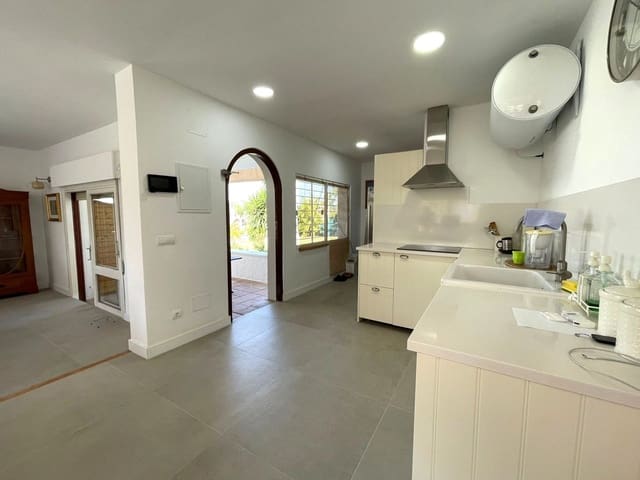 4 makuuhuone Huvila myytävänä paikassa Estepona mukana 
autotalli - 1 856 000 € (Ref: 9524879)