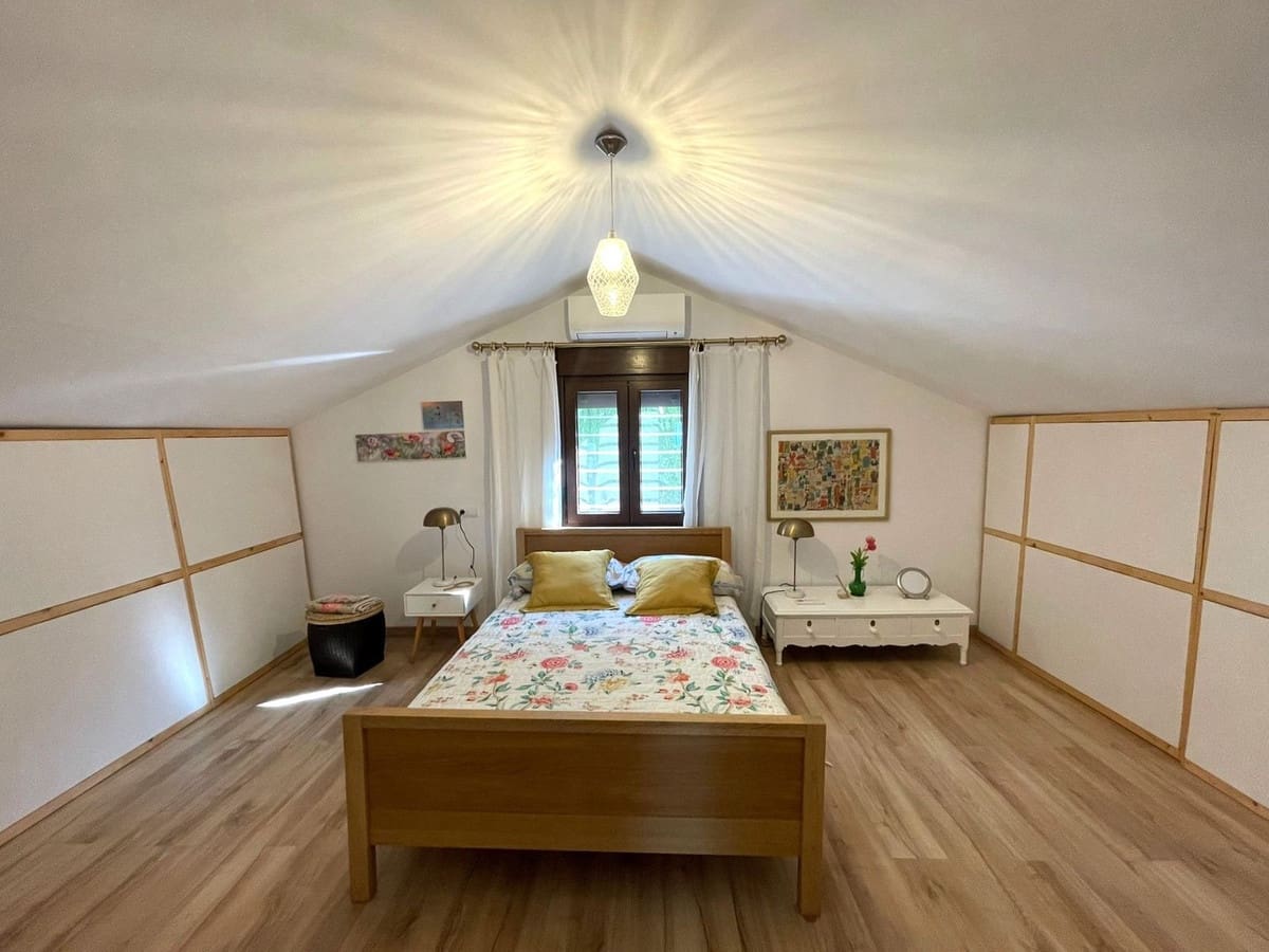 4 bedroom Villa for sale in Estepona with garage - € 1,856,000 (Ref: 9524879)