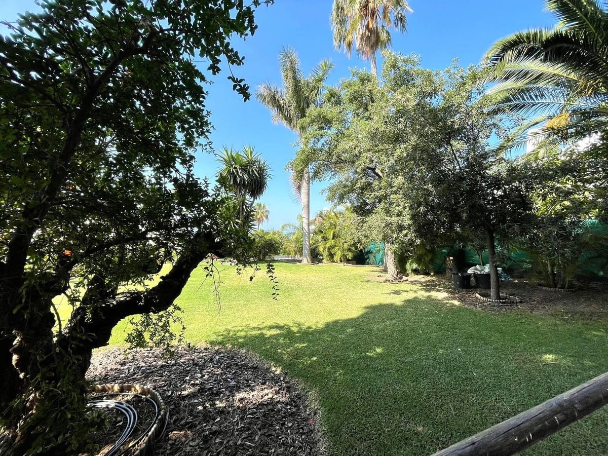 4 bedroom Villa for sale in Estepona with garage - € 1,856,000 (Ref: 9524879)