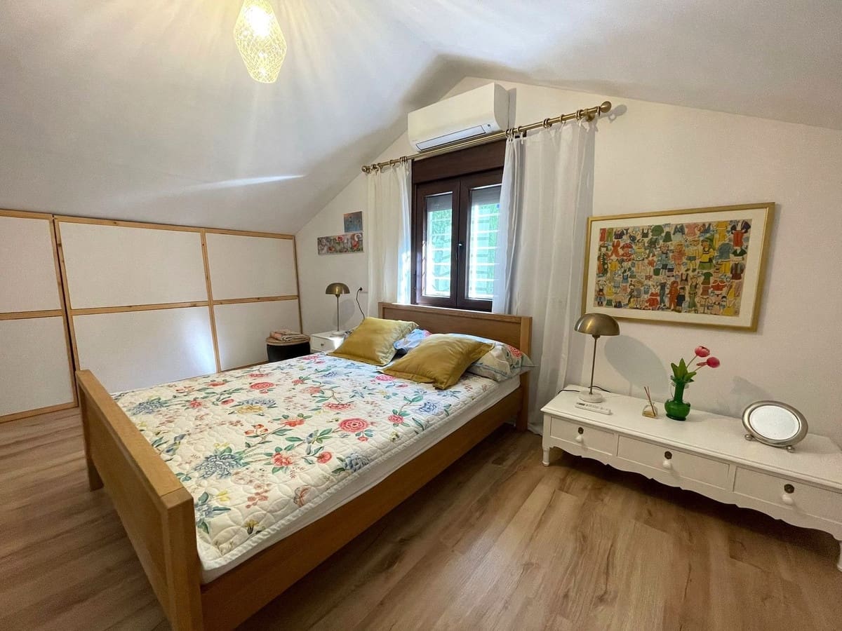 4 bedroom Villa for sale in Estepona with garage - € 1,856,000 (Ref: 9524879)