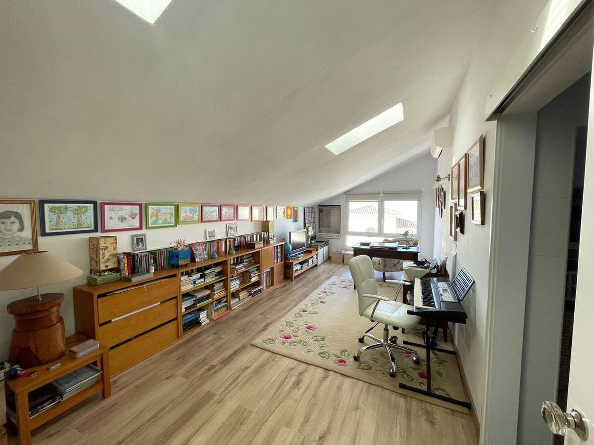 4 bedroom Villa for sale in Estepona with garage - € 1,856,000 (Ref: 9524879)