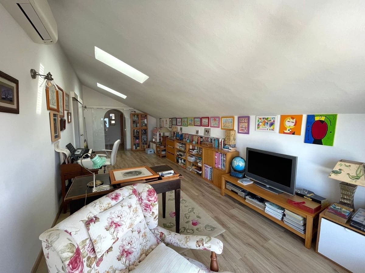 4 bedroom Villa for sale in Estepona with garage - € 1,856,000 (Ref: 9524879)