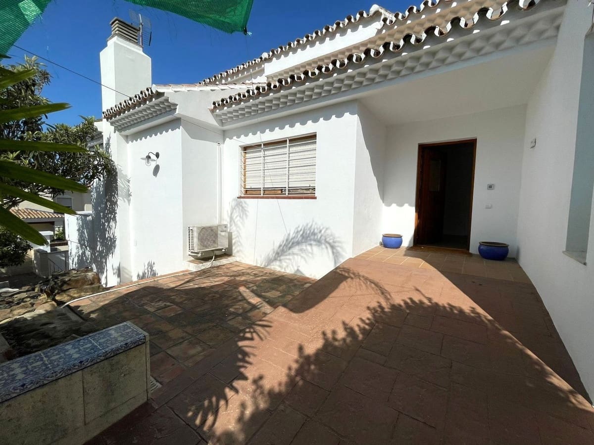 4 bedroom Villa for sale in Estepona with garage - € 1,856,000 (Ref: 9524879)