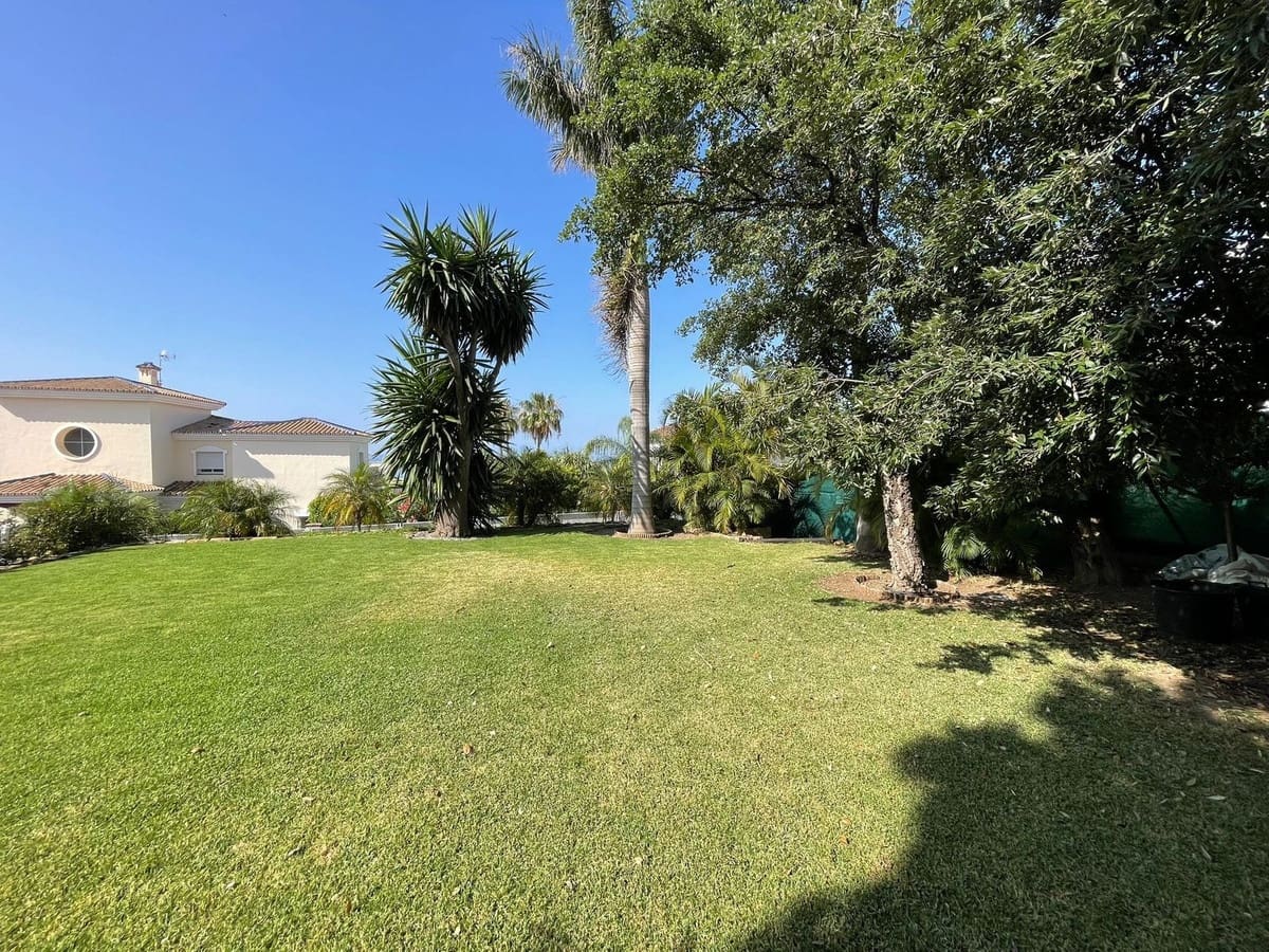 4 bedroom Villa for sale in Estepona with garage - € 1,856,000 (Ref: 9524879)