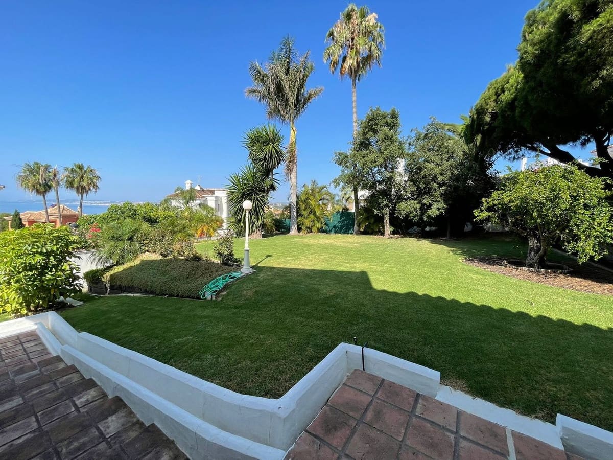 4 bedroom Villa for sale in Estepona with garage - € 1,856,000 (Ref: 9524879)