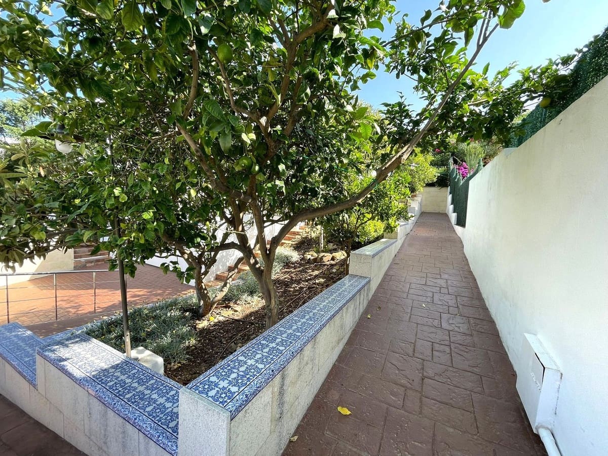 4 bedroom Villa for sale in Estepona with garage - € 1,856,000 (Ref: 9524879)