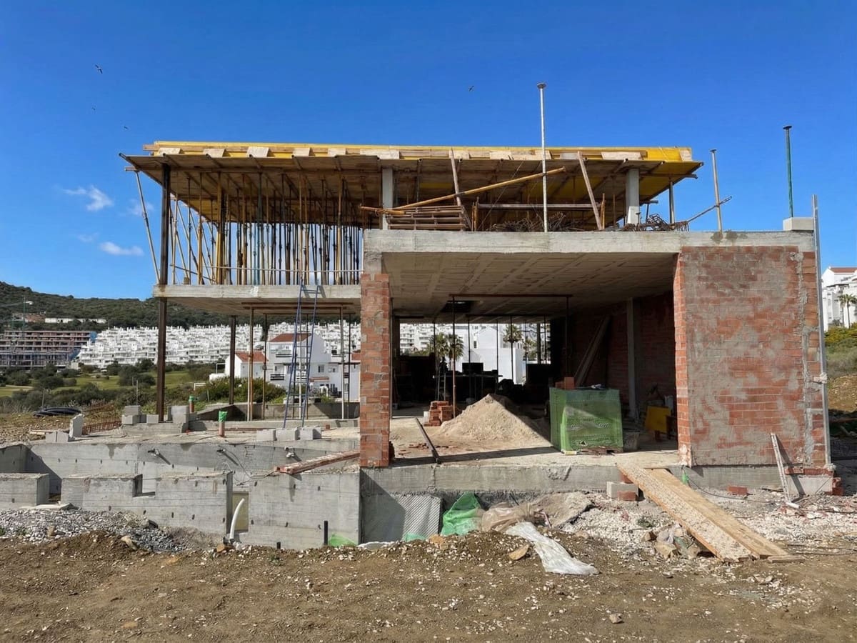 3 bedroom Villa for sale in Estepona with garage - € 1,800,000 (Ref: 9524880)