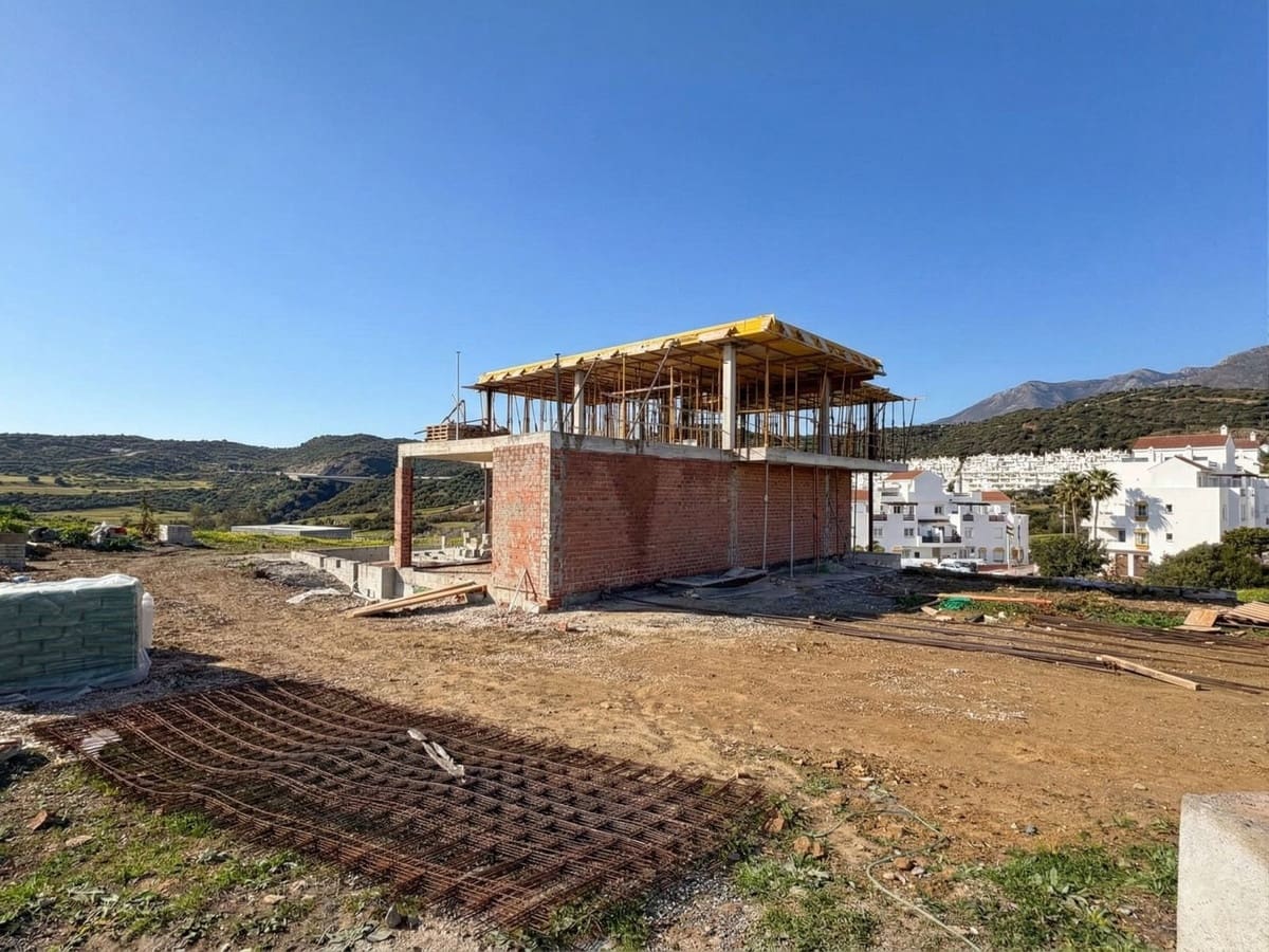 3 bedroom Villa for sale in Estepona with garage - € 1,800,000 (Ref: 9524880)