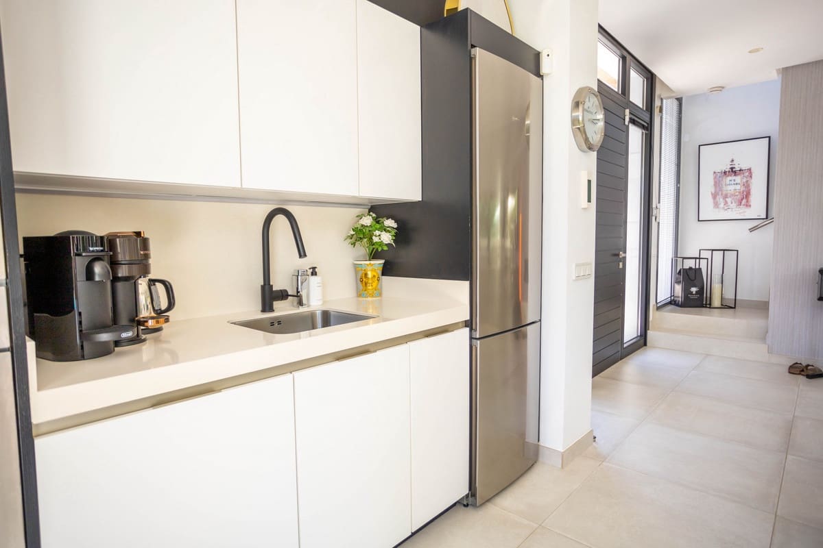 Chalet de 4 habitaciones en Cancelada en venta - 1.799.000 € (Ref: 9524881)