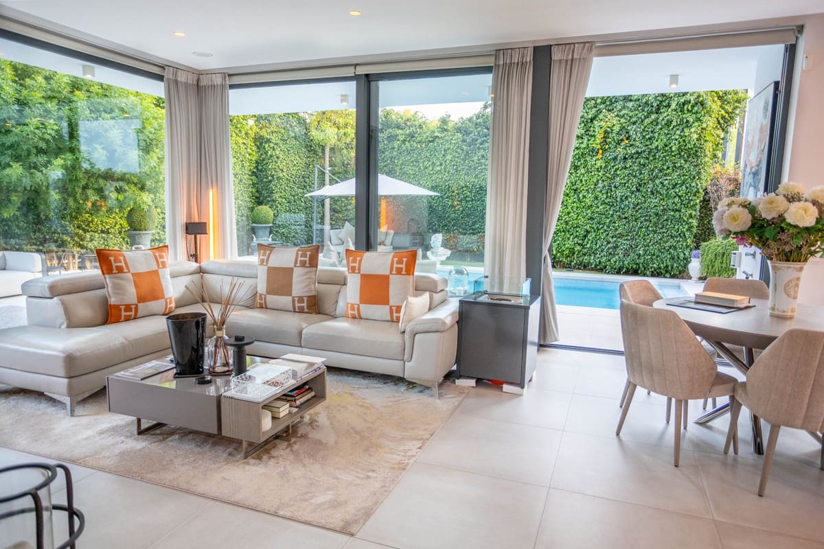 Chalet de 4 habitaciones en Cancelada en venta - 1.799.000 € (Ref: 9524881)