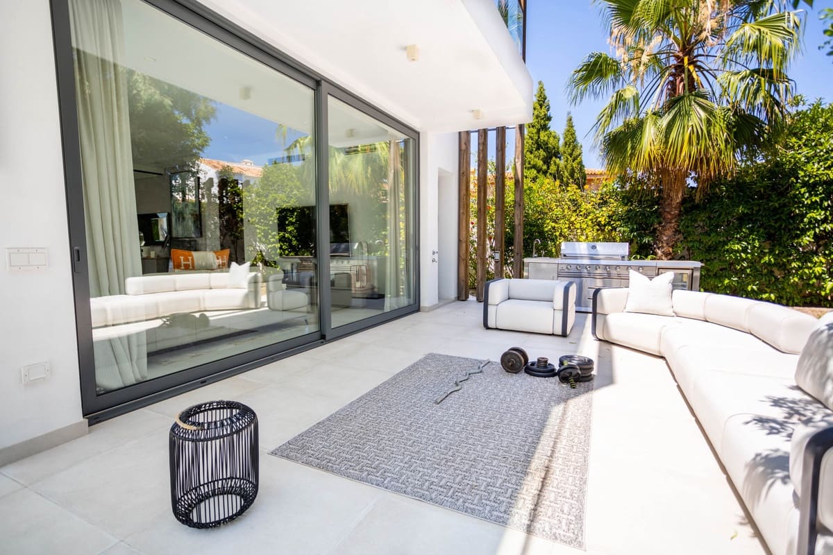 Chalet de 4 habitaciones en Cancelada en venta - 1.799.000 € (Ref: 9524881)