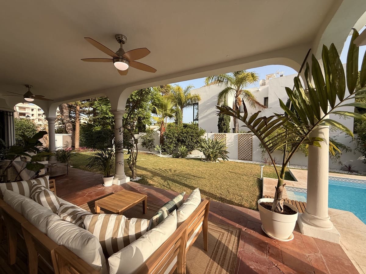 4 soveværelse Villa til salg i Estepona - € 1.950.000 (Ref: 9524884)