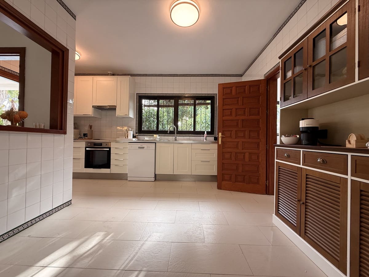 4 soveværelse Villa til salg i Estepona - € 1.950.000 (Ref: 9524884)