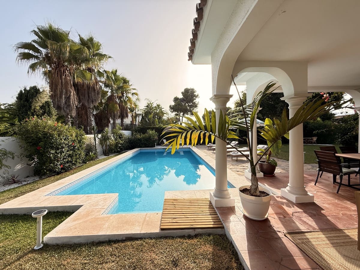 4 soveværelse Villa til salg i Estepona - € 1.950.000 (Ref: 9524884)