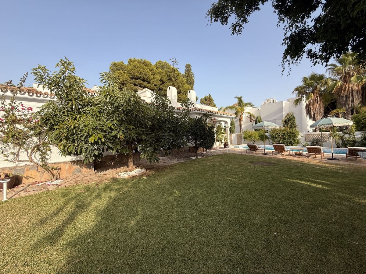 4 soveværelse Villa til salg i Estepona - € 1.950.000 (Ref: 9524884)