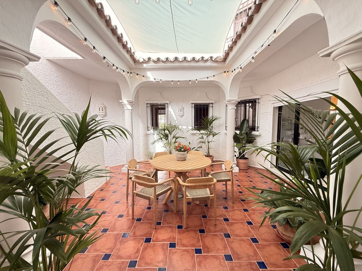 4 soveværelse Villa til salg i Estepona - € 1.950.000 (Ref: 9524884)