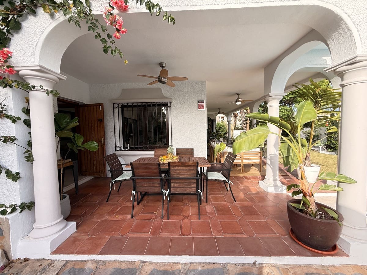 4 soveværelse Villa til salg i Estepona - € 1.950.000 (Ref: 9524884)