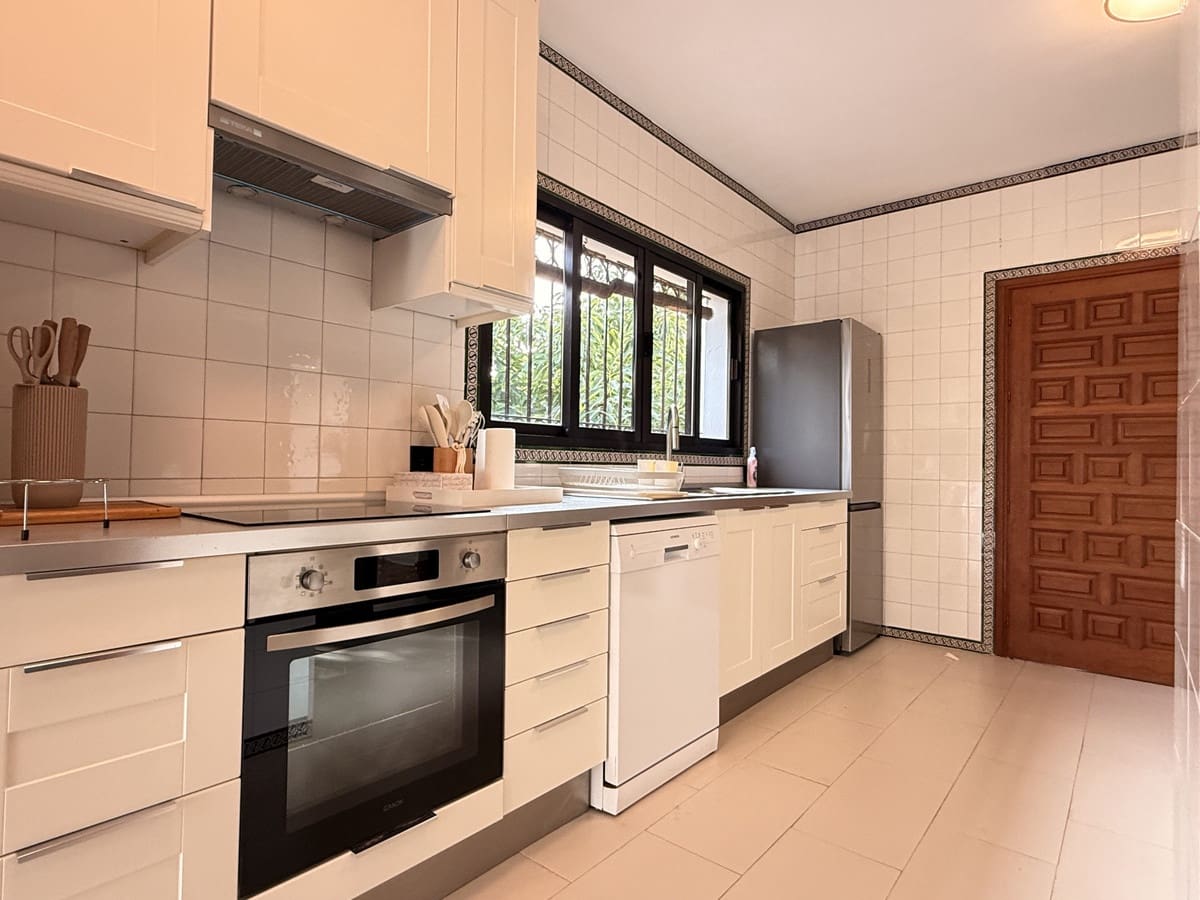 4 soveværelse Villa til salg i Estepona - € 1.950.000 (Ref: 9524884)