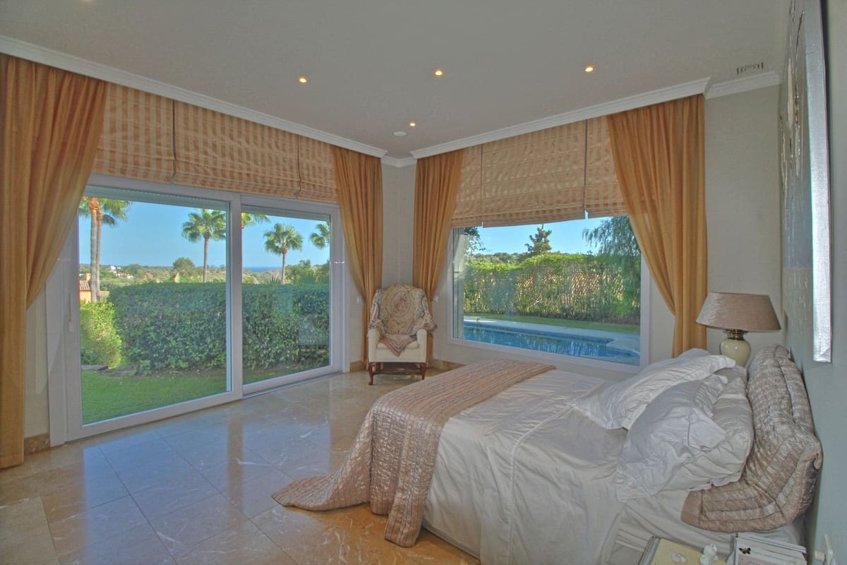 4 bedroom Villa for sale in Sotogrande with garage - € 1,950,000 (Ref: 9524885)