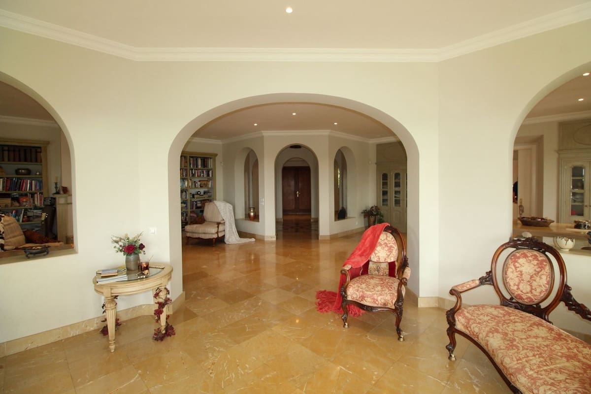 4 bedroom Villa for sale in Sotogrande with garage - € 1,950,000 (Ref: 9524885)