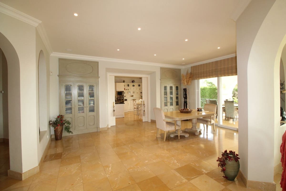 4 bedroom Villa for sale in Sotogrande with garage - € 1,950,000 (Ref: 9524885)