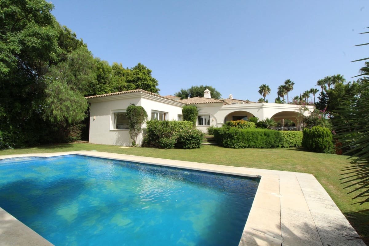4 bedroom Villa for sale in Sotogrande with garage - € 1,950,000 (Ref: 9524885)