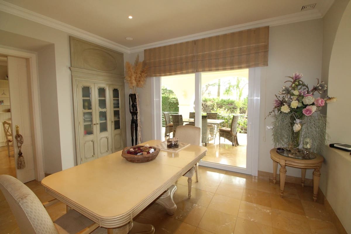 4 bedroom Villa for sale in Sotogrande with garage - € 1,950,000 (Ref: 9524885)