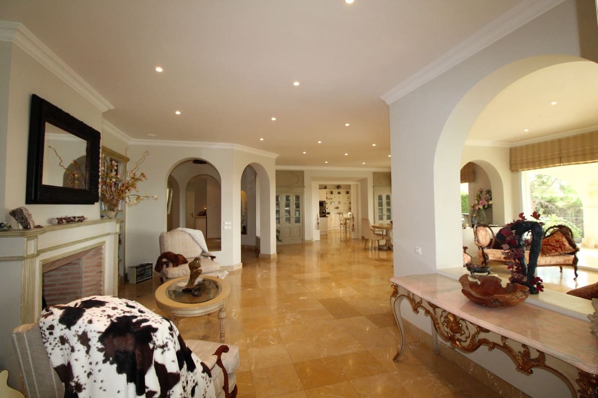 4 bedroom Villa for sale in Sotogrande with garage - € 1,950,000 (Ref: 9524885)