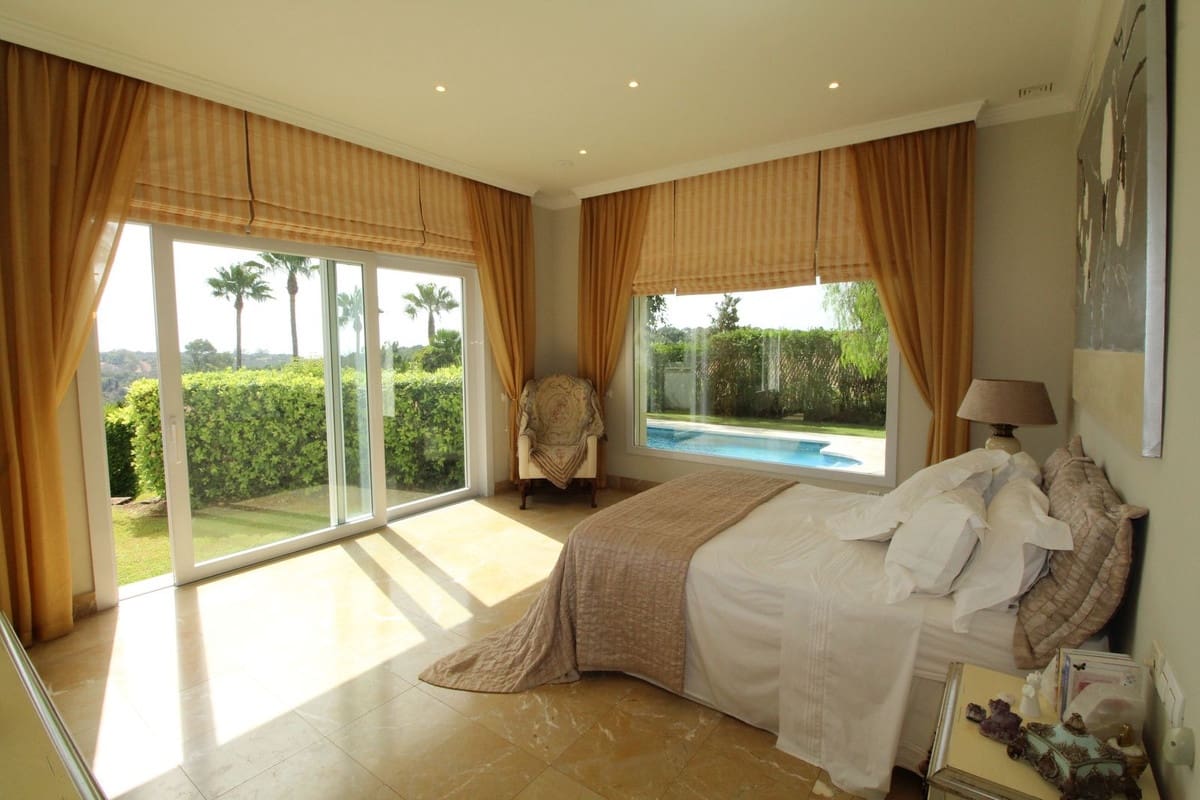 4 bedroom Villa for sale in Sotogrande with garage - € 1,950,000 (Ref: 9524885)