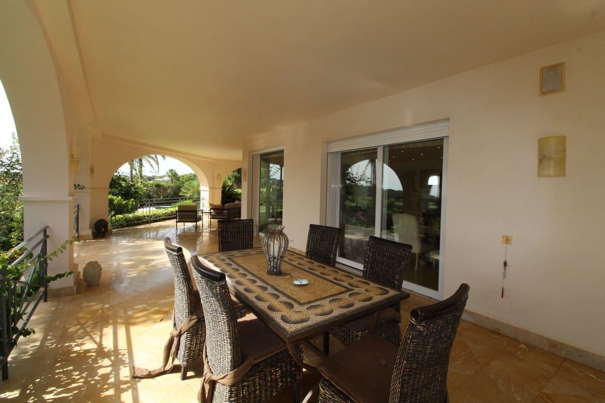 4 bedroom Villa for sale in Sotogrande with garage - € 1,950,000 (Ref: 9524885)