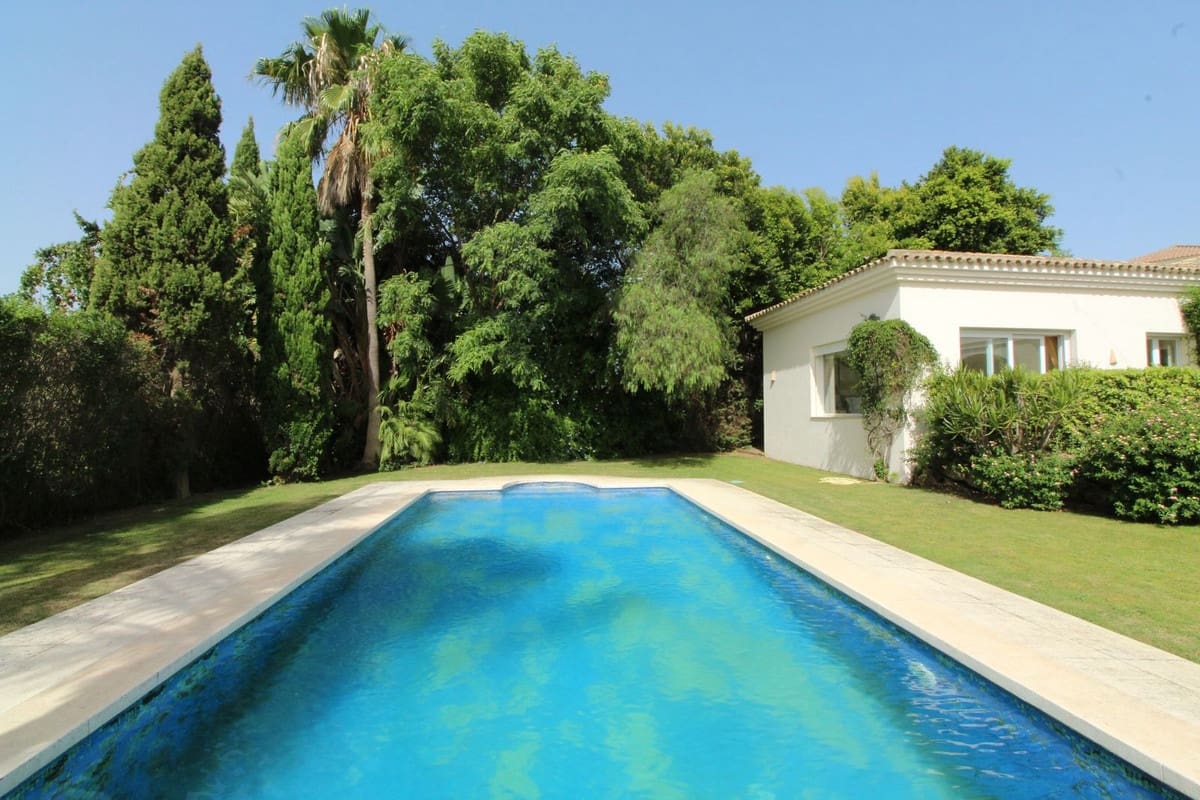 4 bedroom Villa for sale in Sotogrande with garage - € 1,950,000 (Ref: 9524885)