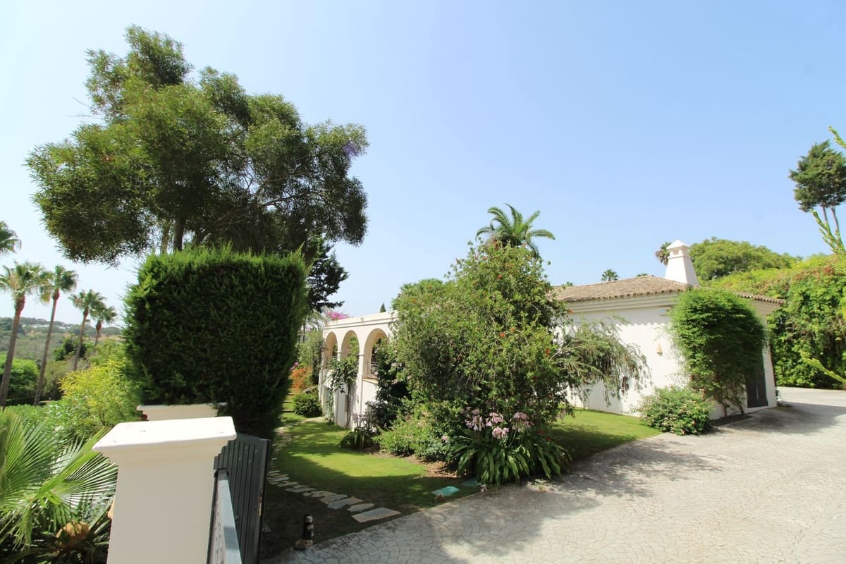 4 bedroom Villa for sale in Sotogrande with garage - € 1,950,000 (Ref: 9524885)