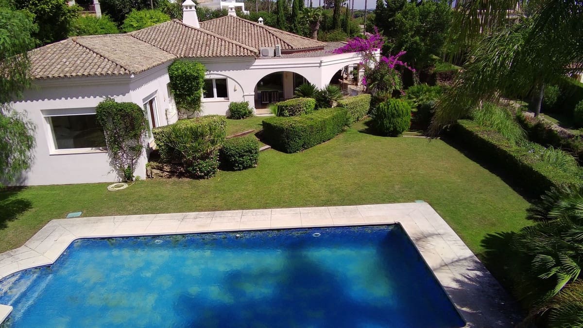 4 bedroom Villa for sale in Sotogrande with garage - € 1,950,000 (Ref: 9524885)
