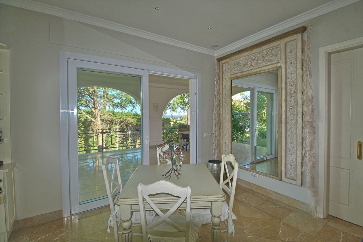 4 sovrum Villa till salu i Sotogrande med garage - 1 950 000 € (Ref: 9524885)