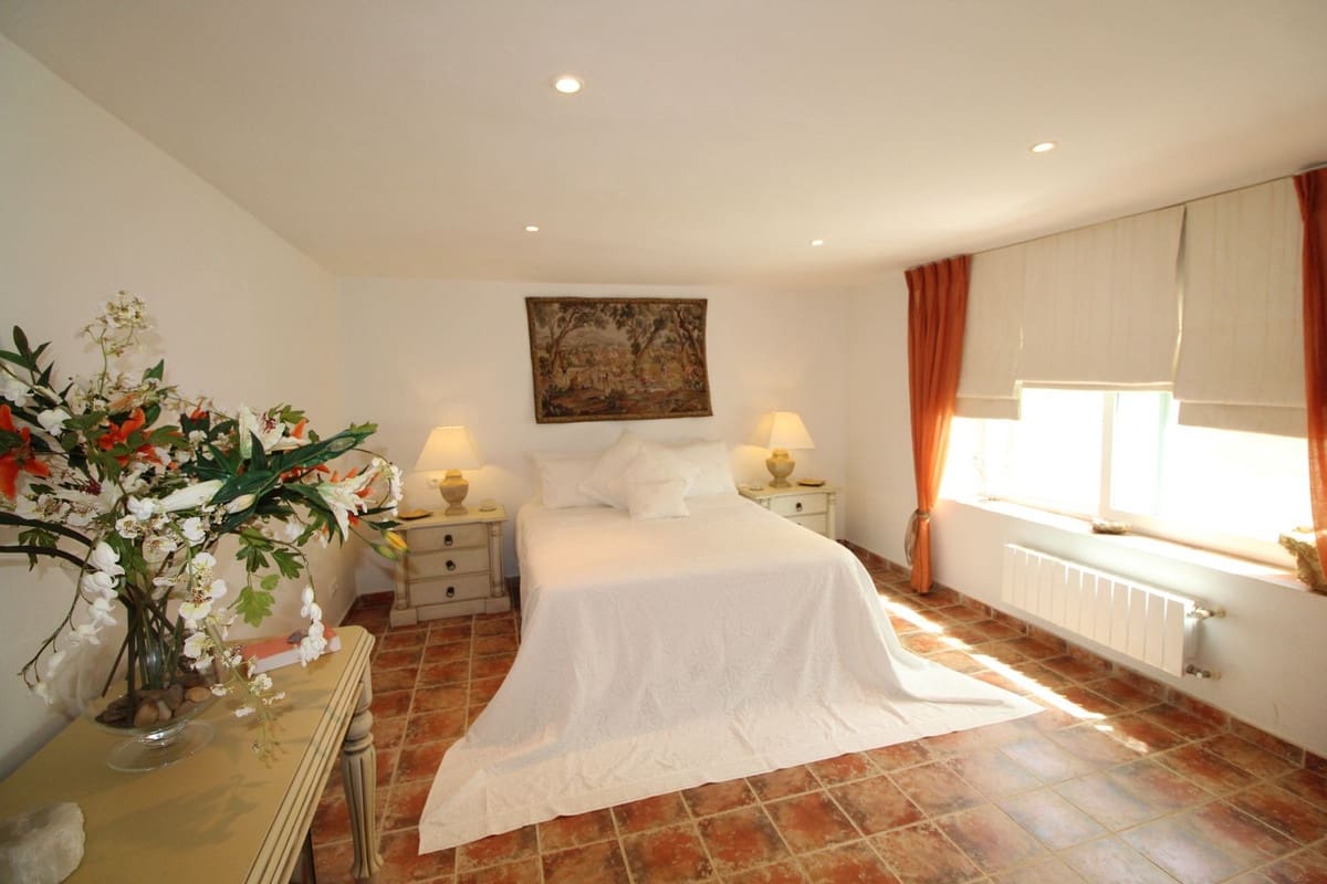 4 sovrum Villa till salu i Sotogrande med garage - 1 950 000 € (Ref: 9524885)