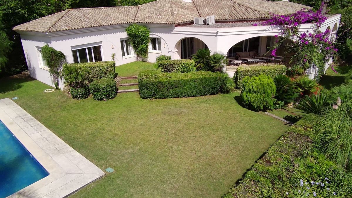 4 sovrum Villa till salu i Sotogrande med garage - 1 950 000 € (Ref: 9524885)