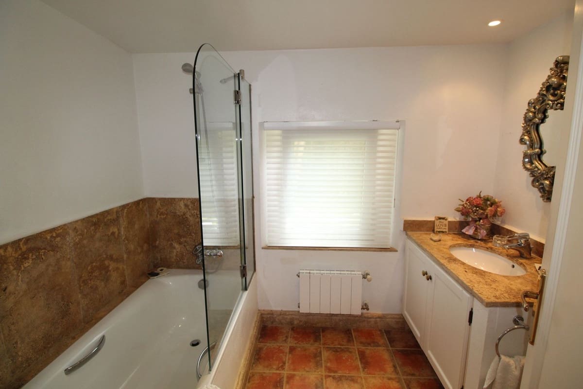 4 quarto Moradia para venda em Sotogrande com garagem - 1 950 000 € (Ref: 9524885)