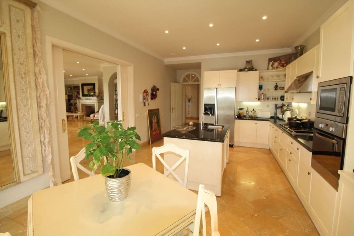4 soverom Villa til salgs i Sotogrande med garasje - € 1 895 000 (Ref: 9524885)