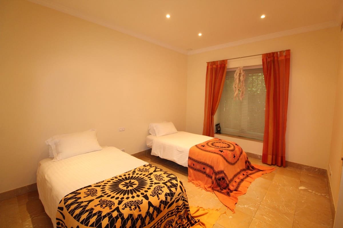 4 soverom Villa til salgs i Sotogrande med garasje - € 1 895 000 (Ref: 9524885)