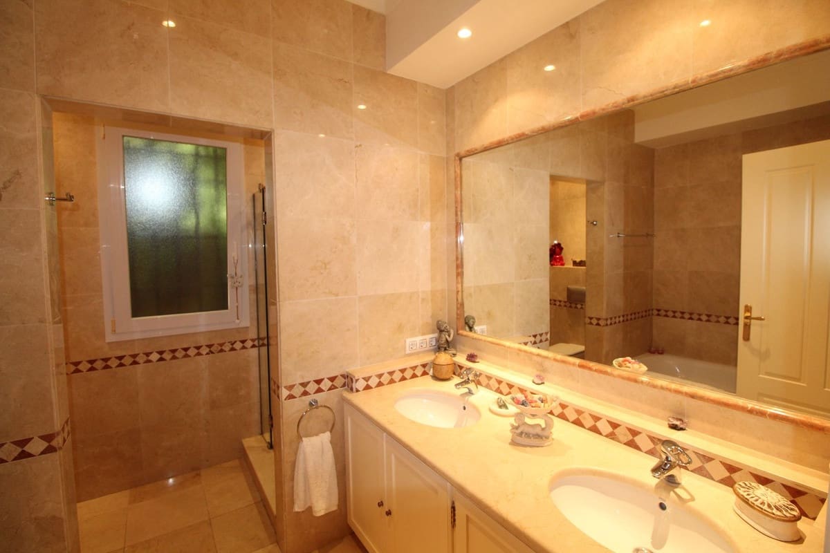 4 soverom Villa til salgs i Sotogrande med garasje - € 1 895 000 (Ref: 9524885)