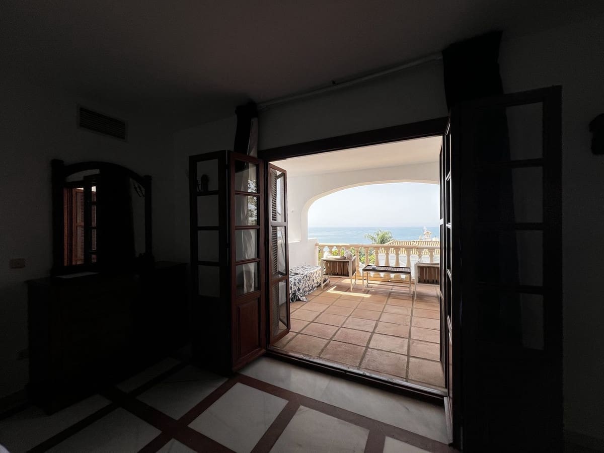 5 soverom Villa til salgs i Estepona med garasje - € 1 925 000 (Ref: 9524886)