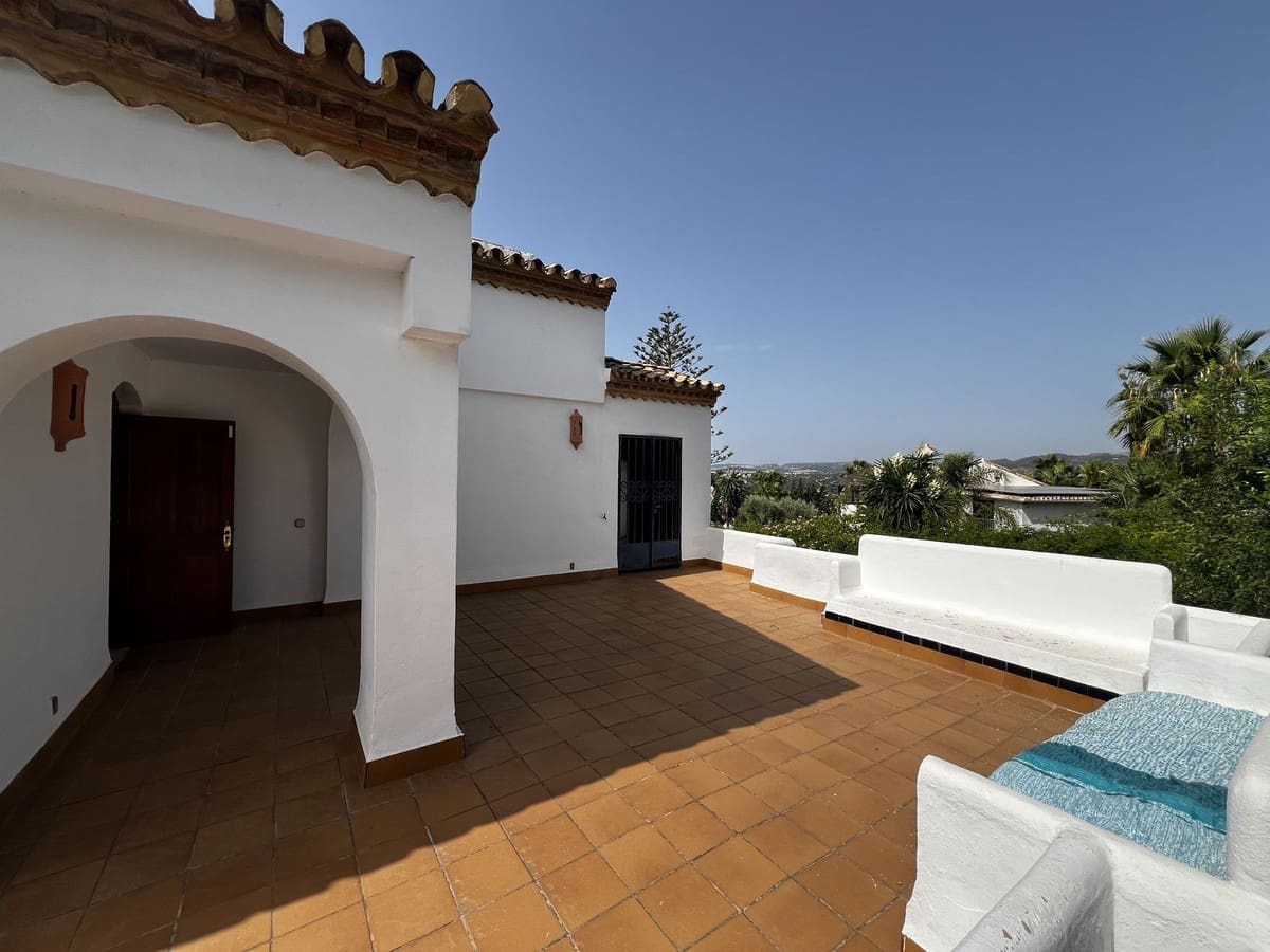 5 soverom Villa til salgs i Estepona med garasje - € 1 925 000 (Ref: 9524886)