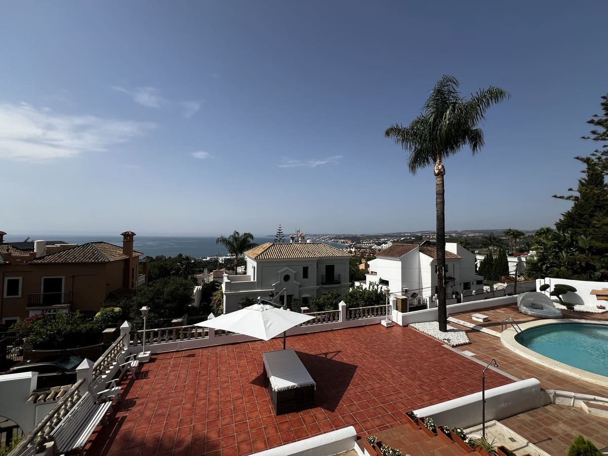 5 soverom Villa til salgs i Estepona med garasje - € 1 925 000 (Ref: 9524886)